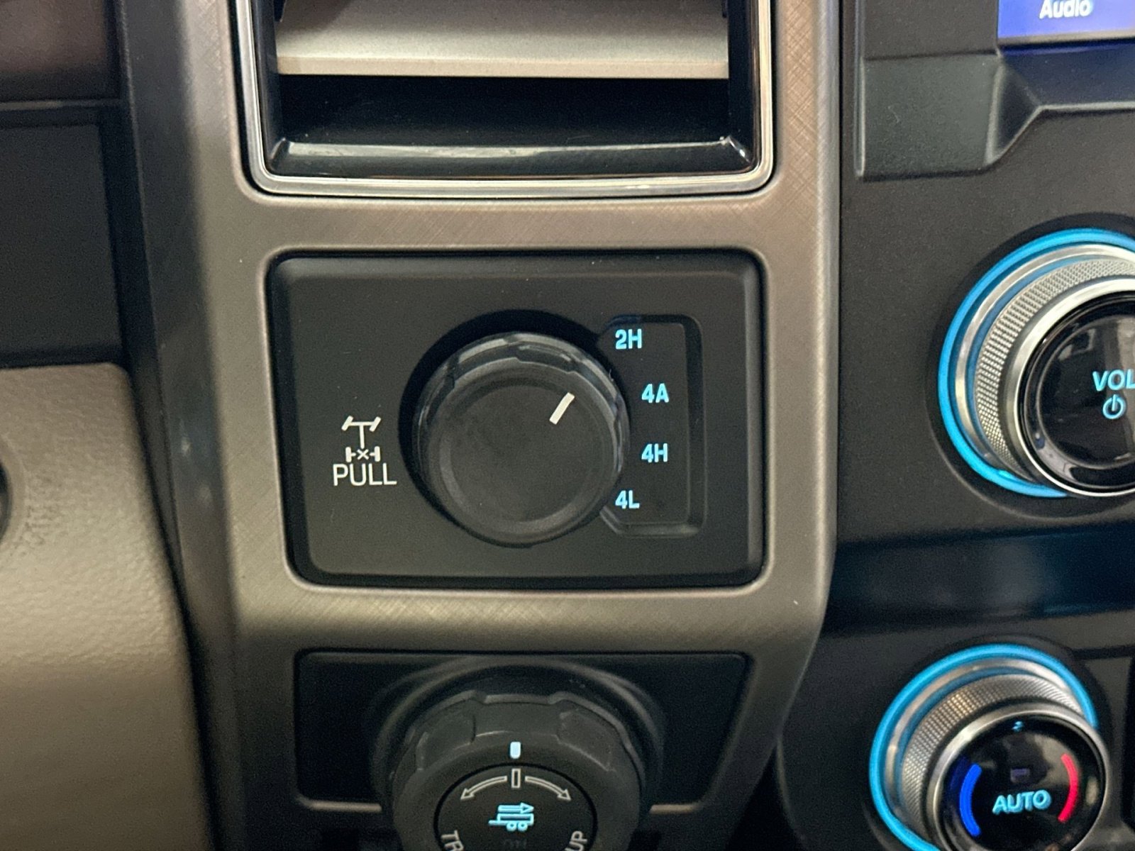 Used 2019 Ford F150 Limited w/ Trailer Tow Package image 31