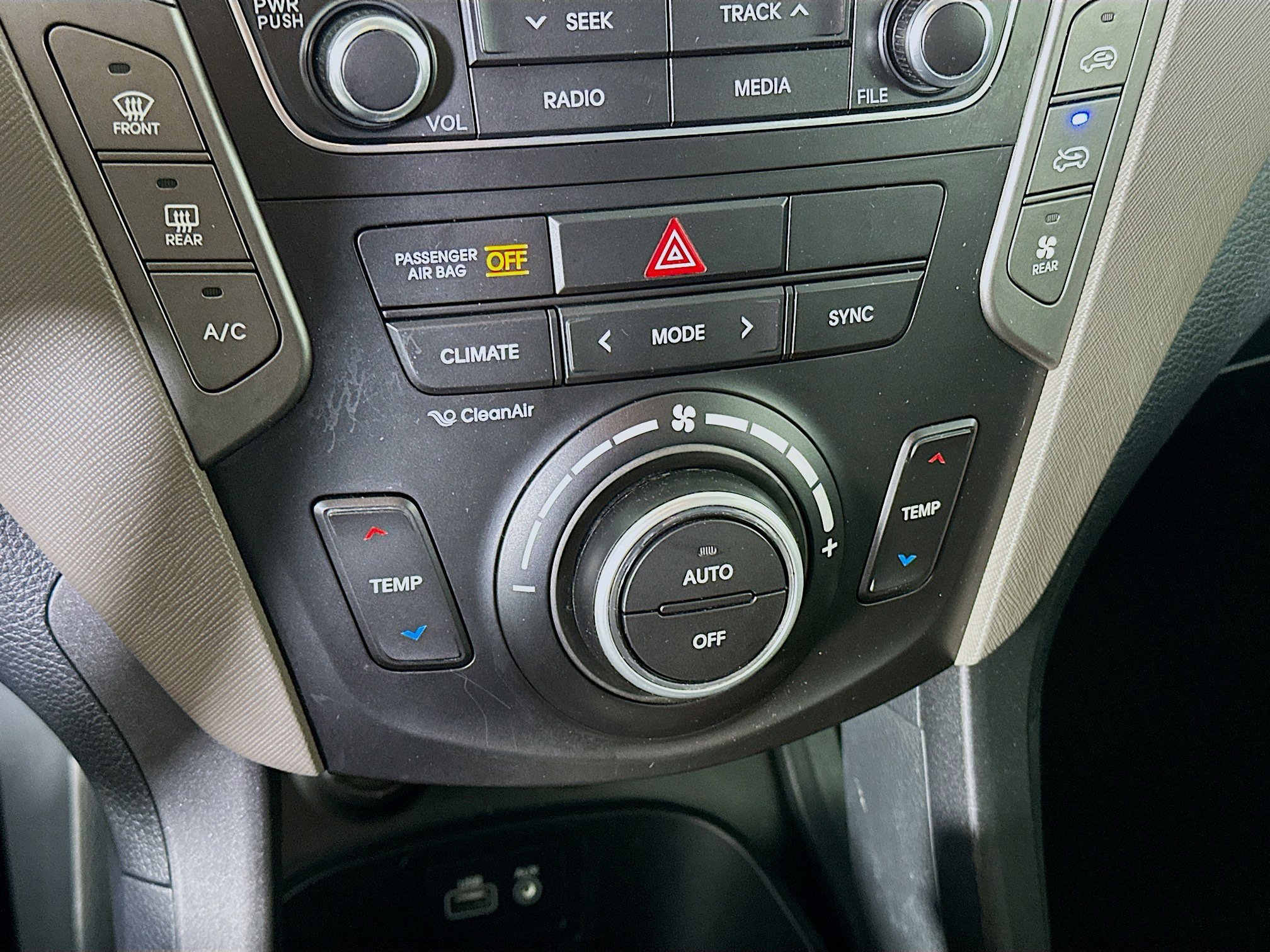 Used 2017 Hyundai Santa Fe SE w/ SE Premium Package 02 FWD image 23