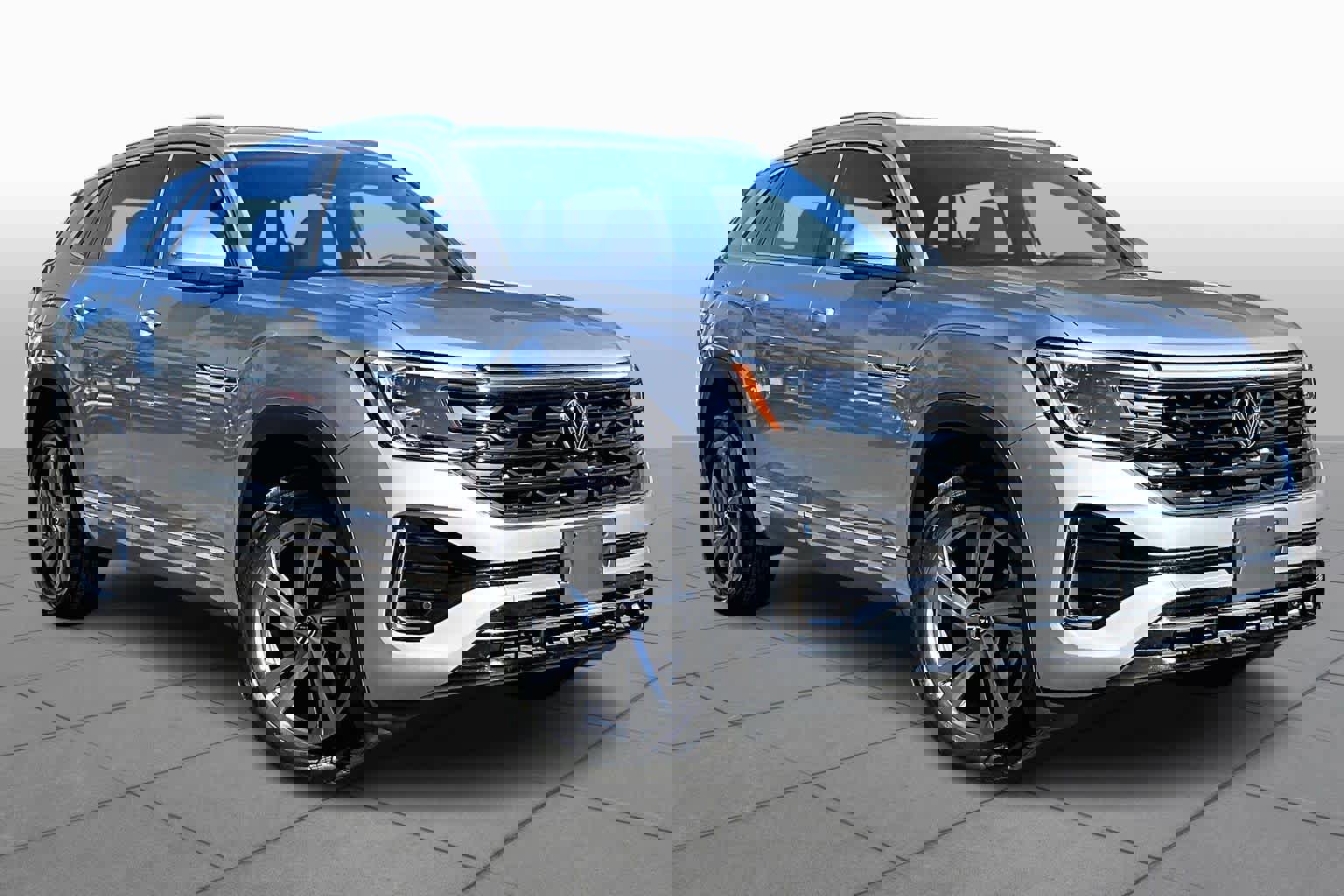 Used 2024 Volkswagen Atlas Cross Sport SEL R-Line image 2