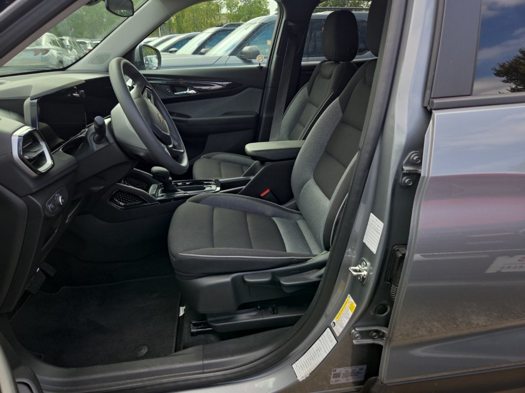 Used 2026 Chevrolet TrailBlazer LT FWD image 3