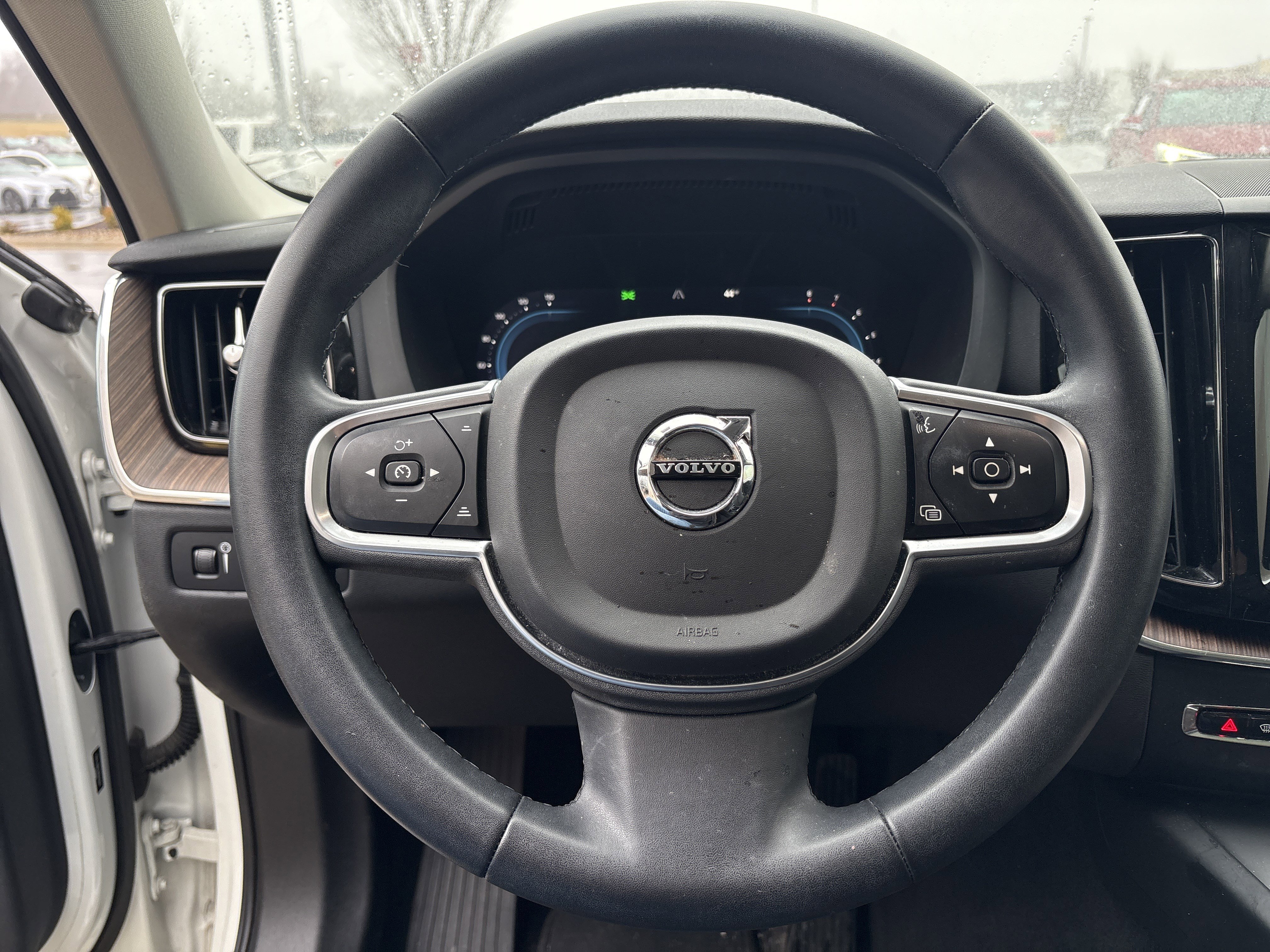 Used 2022 Volvo XC60 B5 Momentum w/ Climate Package image 14