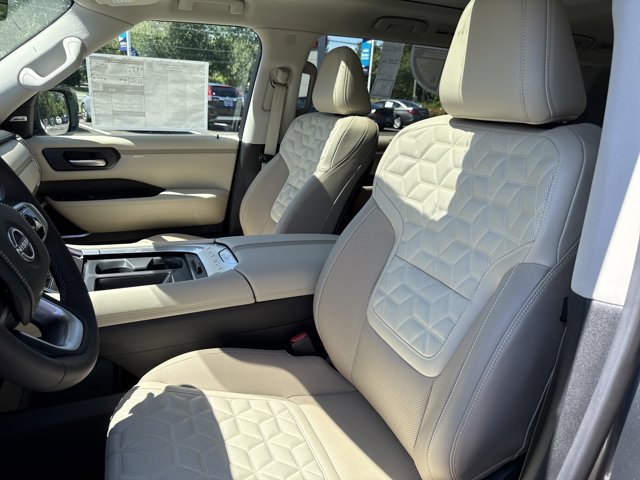 New 2025 Nissan Armada Platinum Reserve image 9
