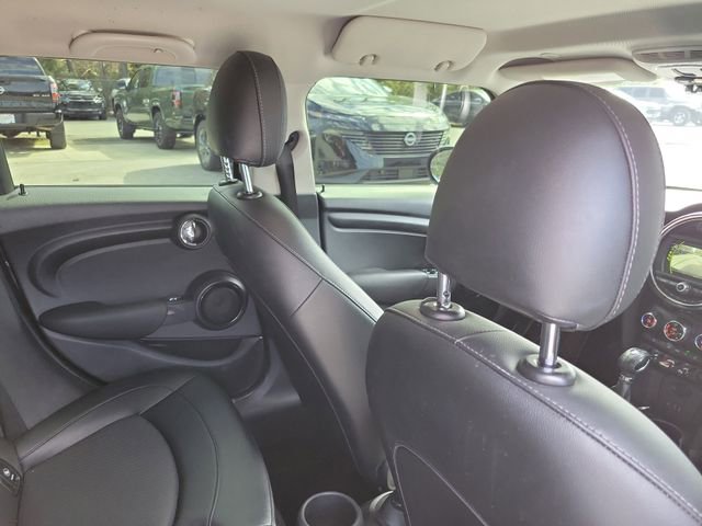Used 2017 MINI Cooper 4-Door Hardtop image 28