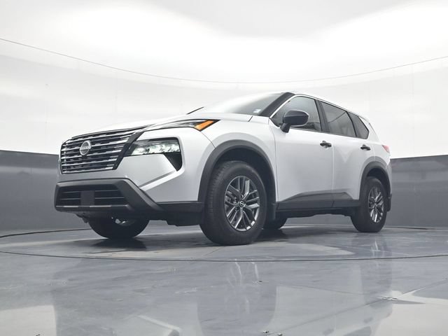 Certified 2025 Nissan Rogue S FWD image 17