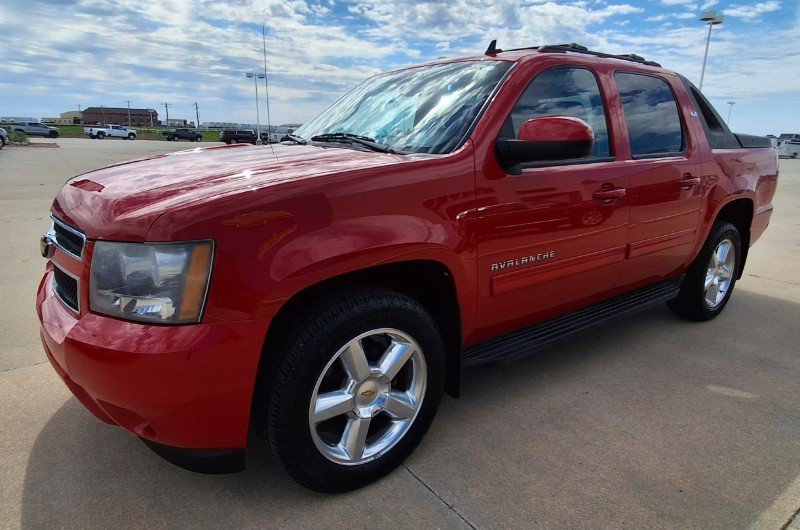 Used 2011 Chevrolet Avalanche LS w/ Convenience Package AWD/4WD image 4