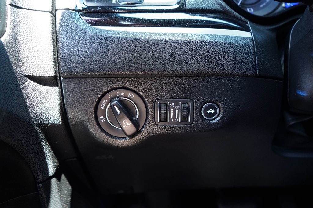 Used 2019 Chrysler 300 S image 31