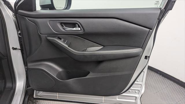 Used 2024 Nissan Rogue SV image 22