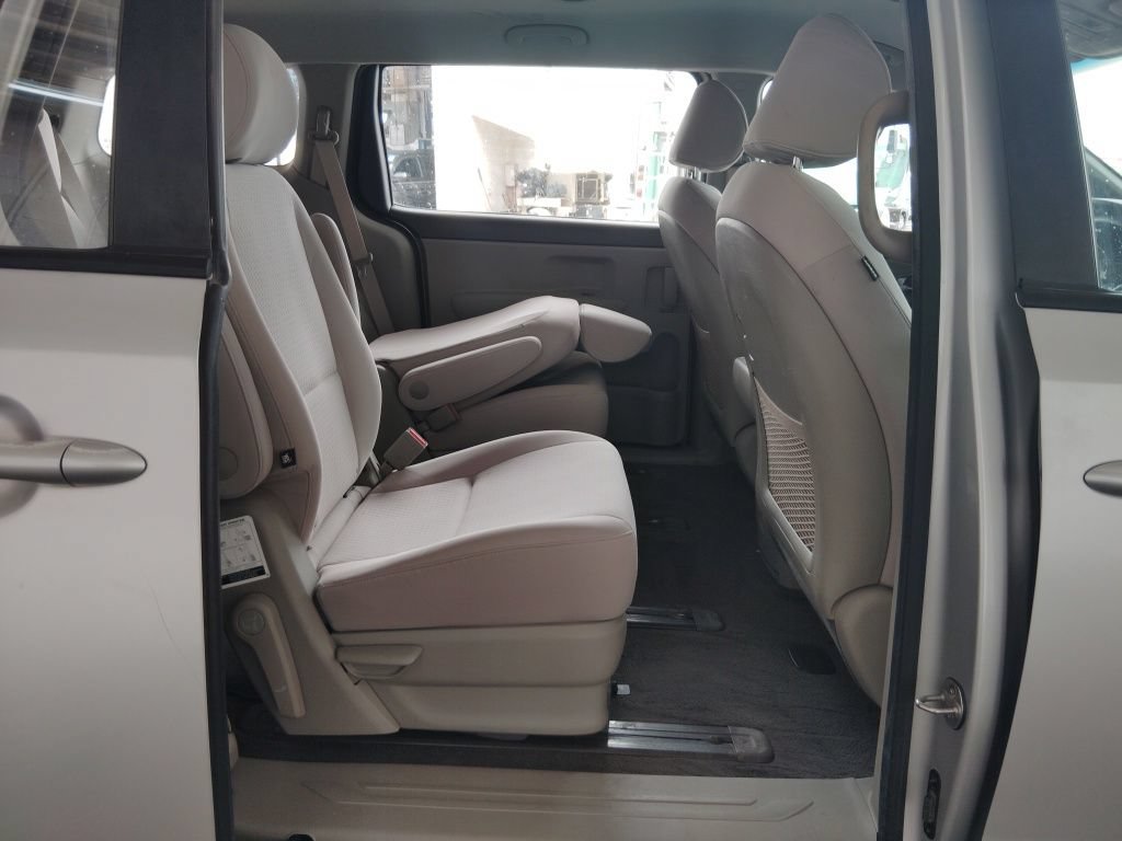 Used 2018 Kia Sedona L FWD image 14