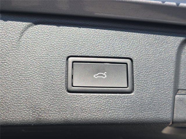 Used 2025 Volkswagen Atlas SE AWD/4WD image 29