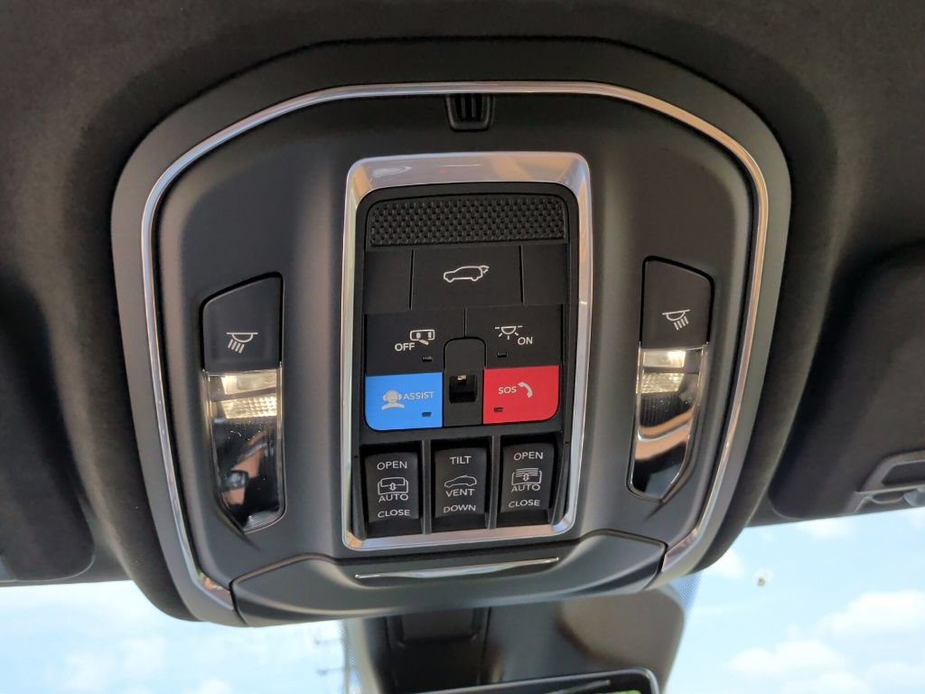 New 2026 Jeep Grand Cherokee Summit w/ Obsidian Package AWD/4WD image 22