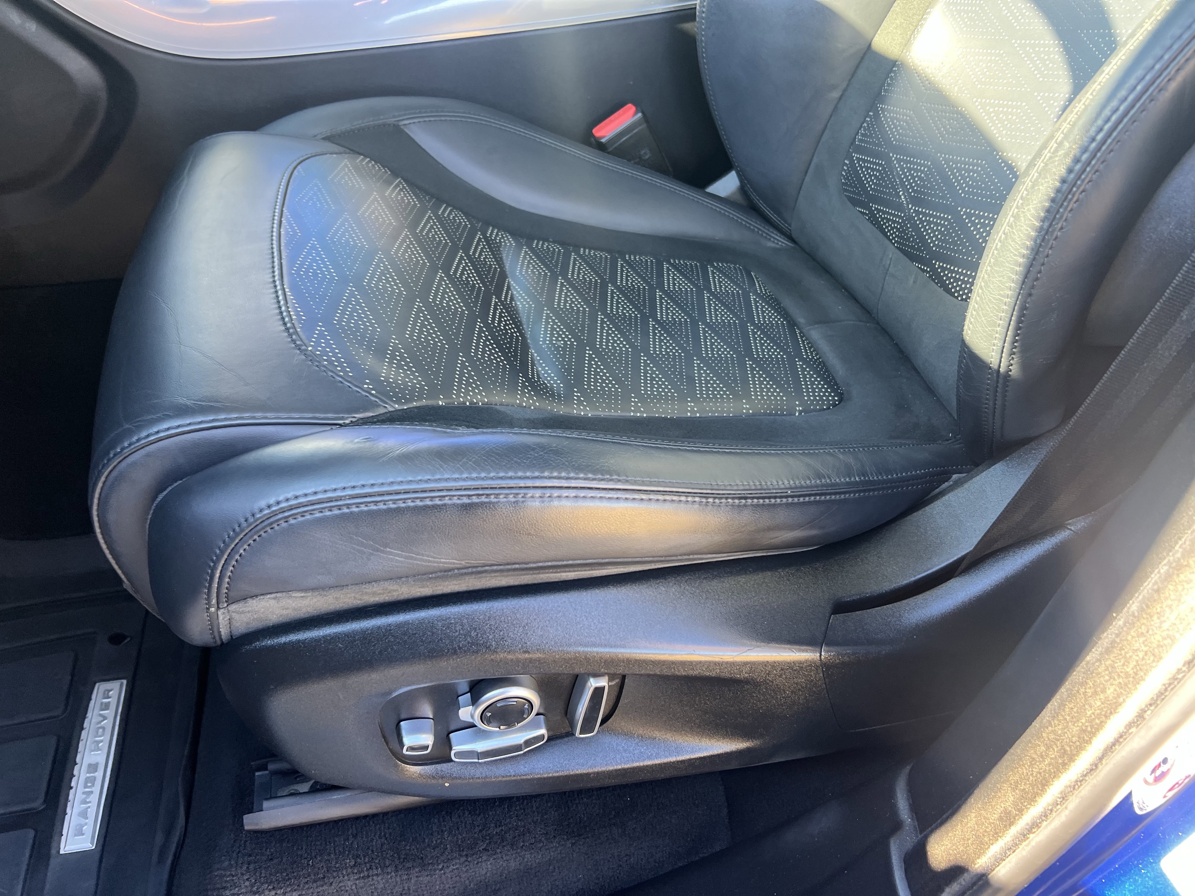 Used 2022 Land Rover Range Rover Sport SVR image 16