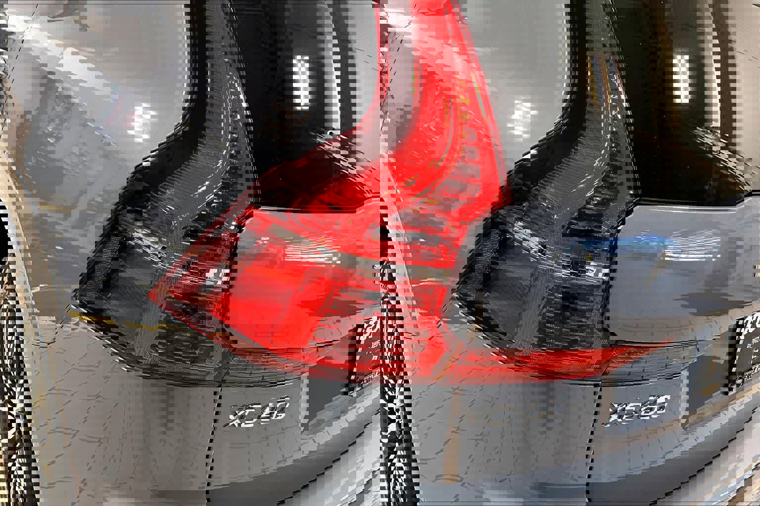 Used 2024 Volvo XC60 B5 Plus image 27