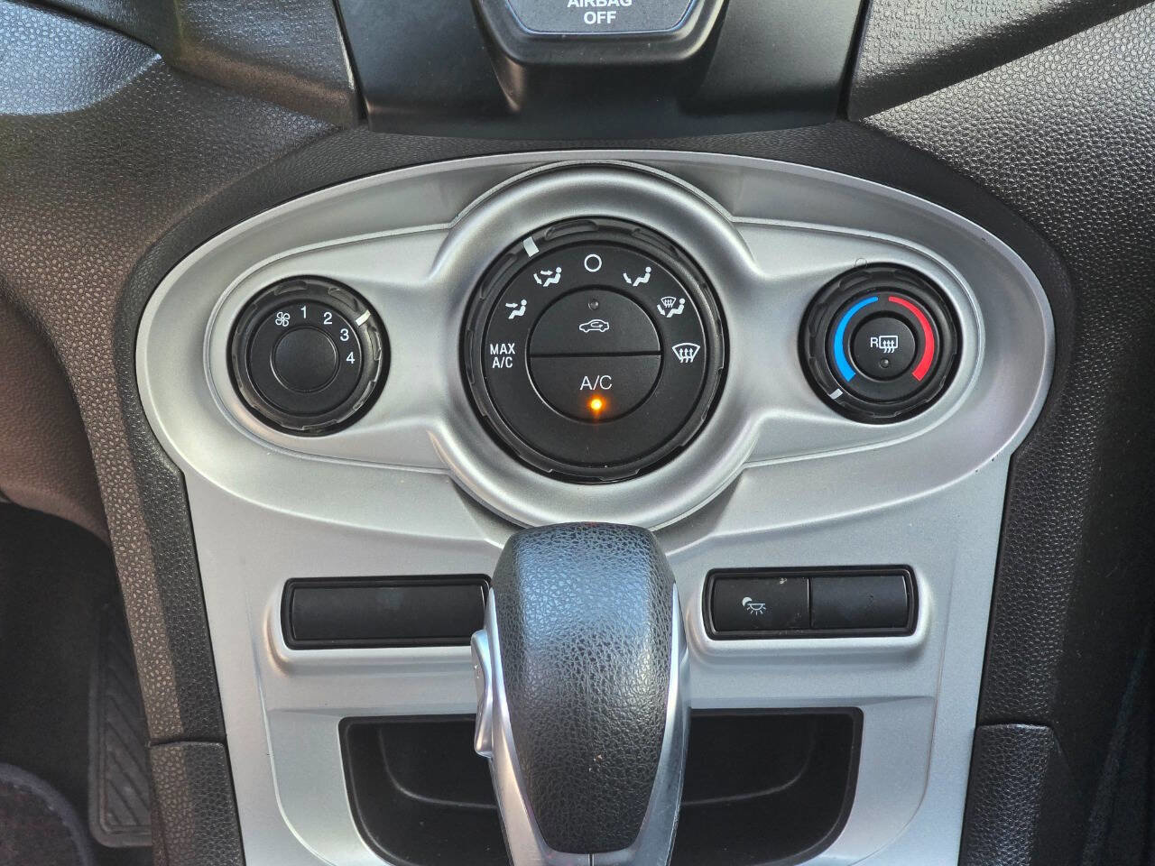 Used 2017 Ford Fiesta SE image 21