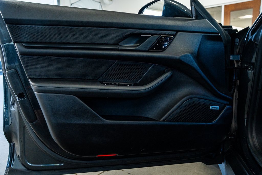 Used 2021 Porsche Taycan image 27