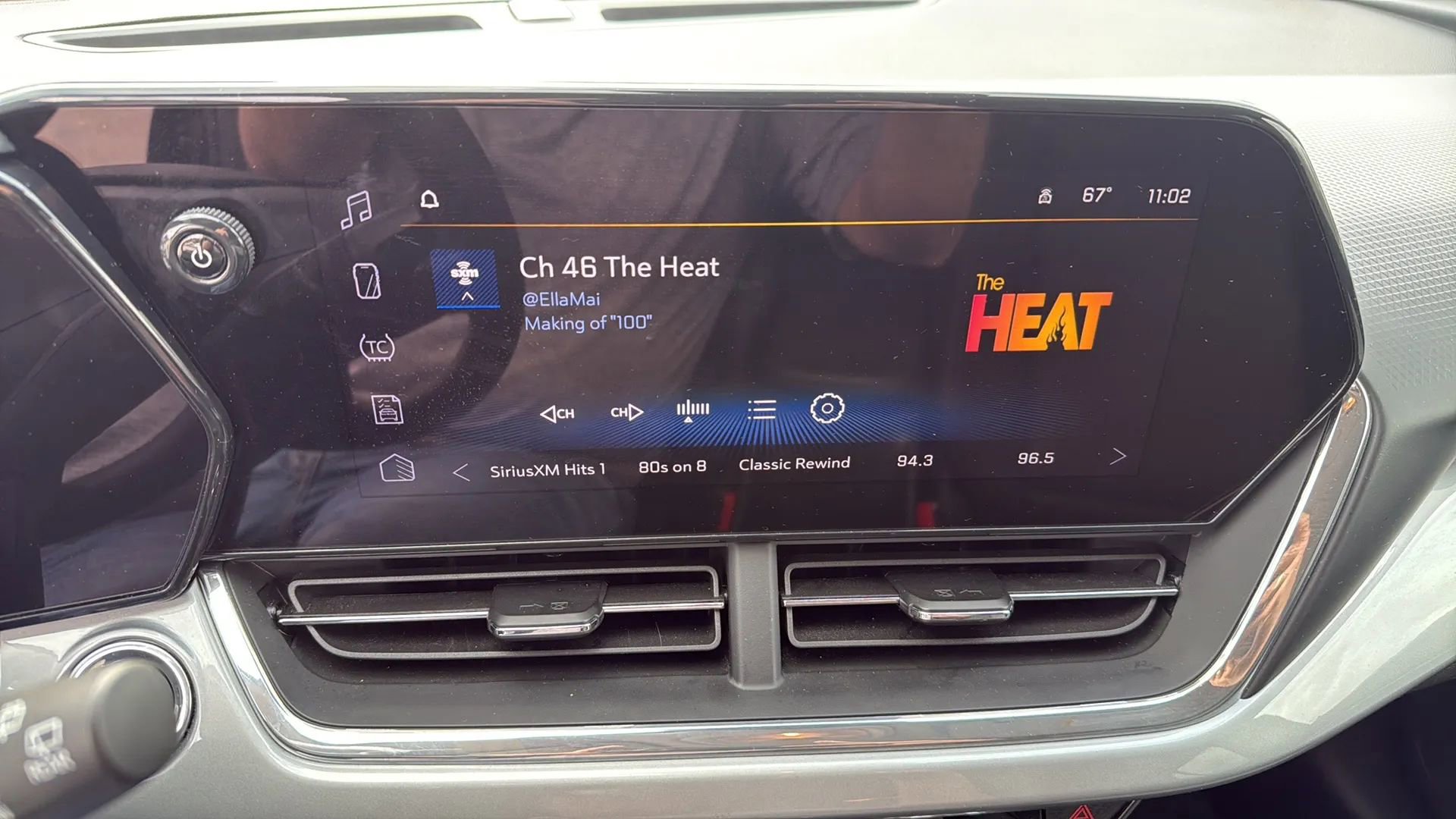 Used 2025 Chevrolet Trax LT FWD image 21