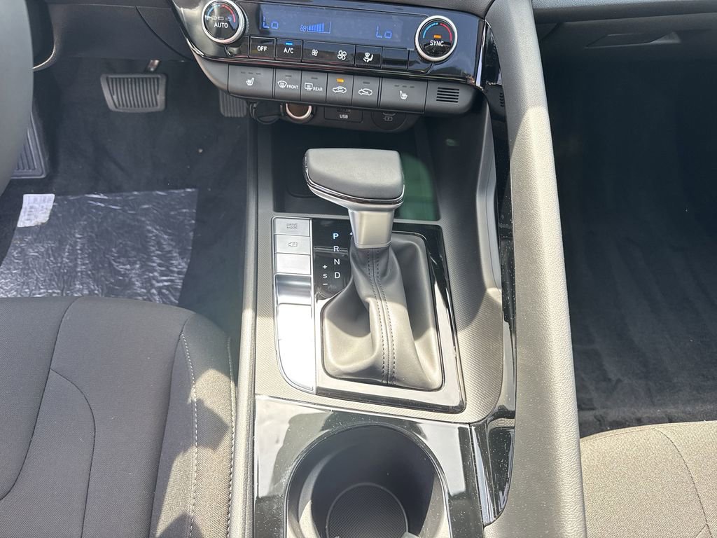 New 2025 Hyundai Elantra SEL FWD image 31