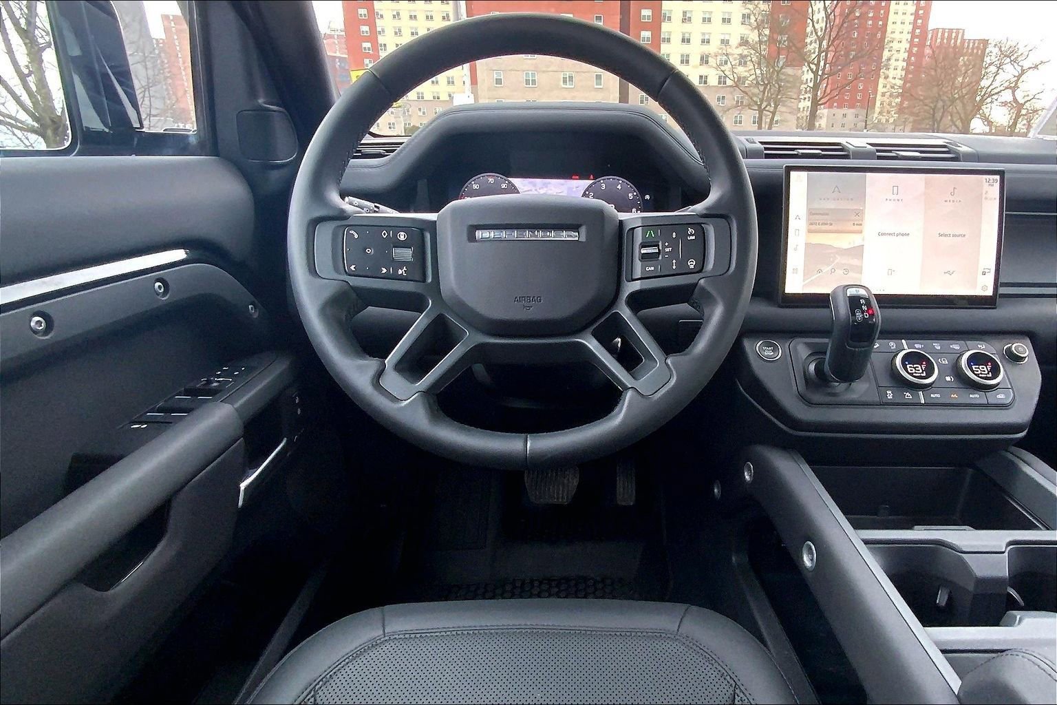 Used 2025 Land Rover Defender 110 S image 5