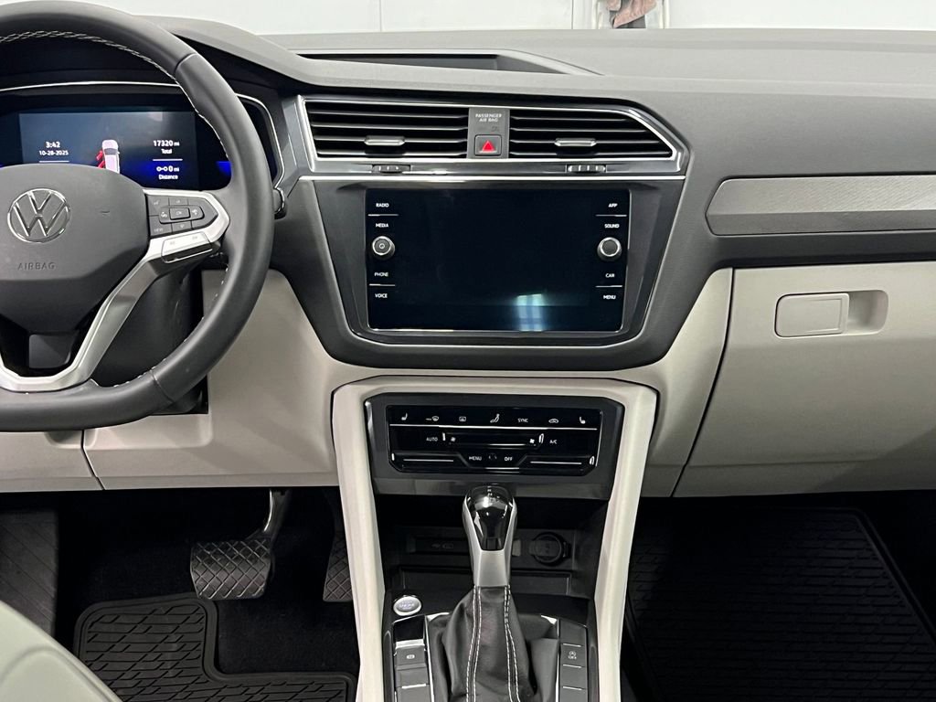 Used 2022 Volkswagen Tiguan SE image 22