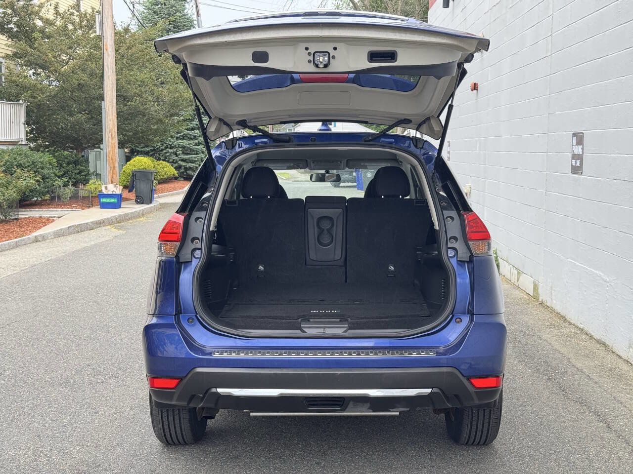 Used 2017 Nissan Rogue SV image 34