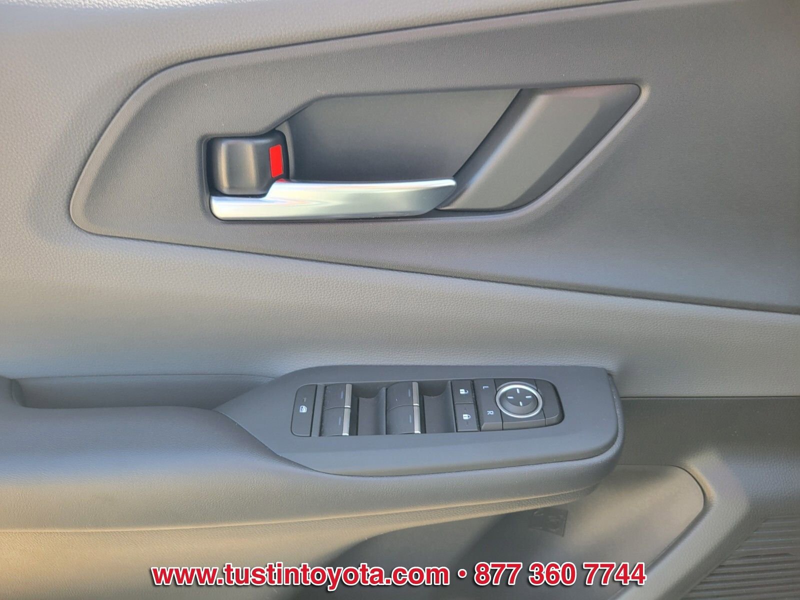 Used 2024 Toyota Prius XLE FWD image 17
