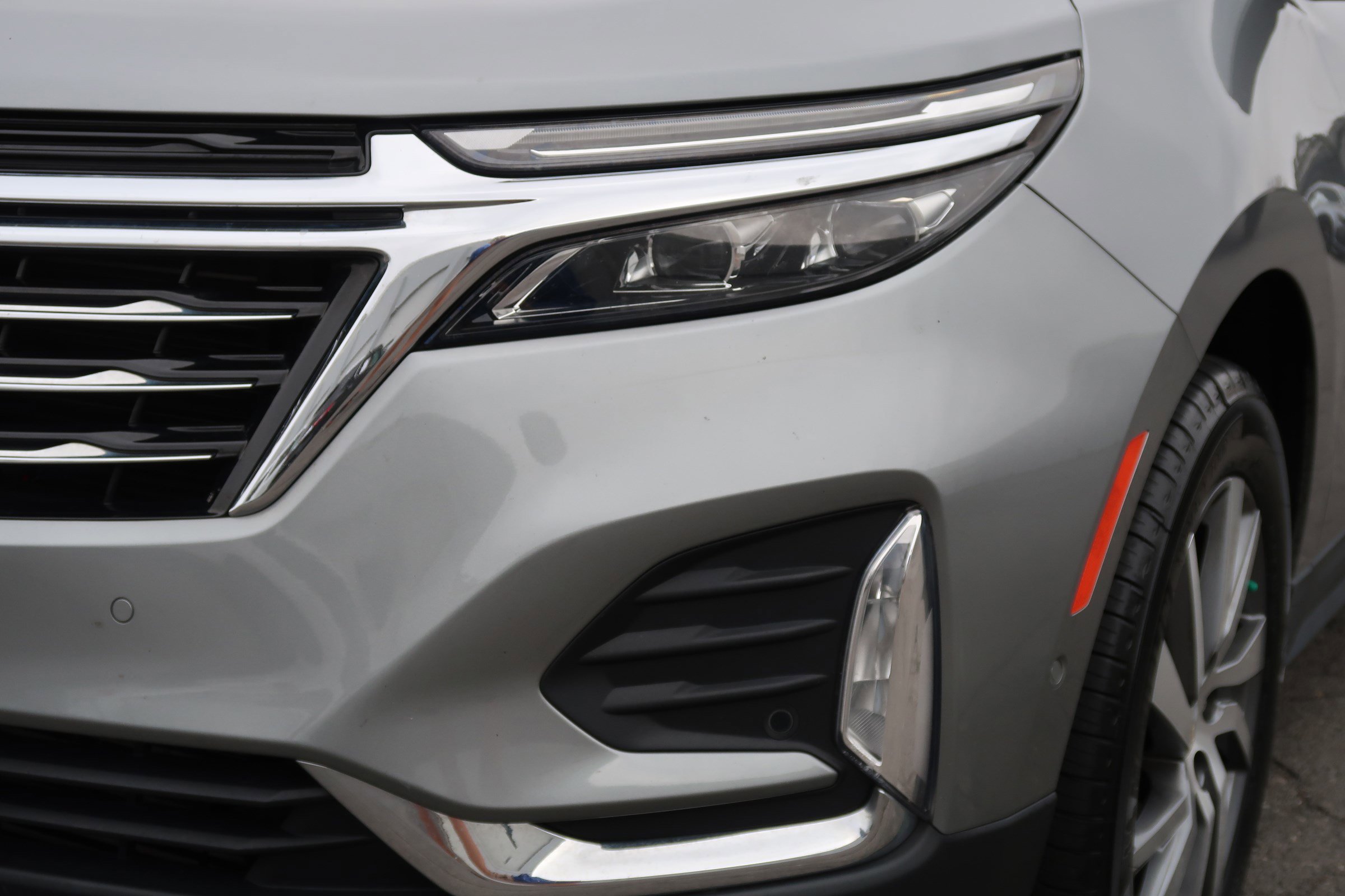 Used 2023 Chevrolet Equinox Premier image 6