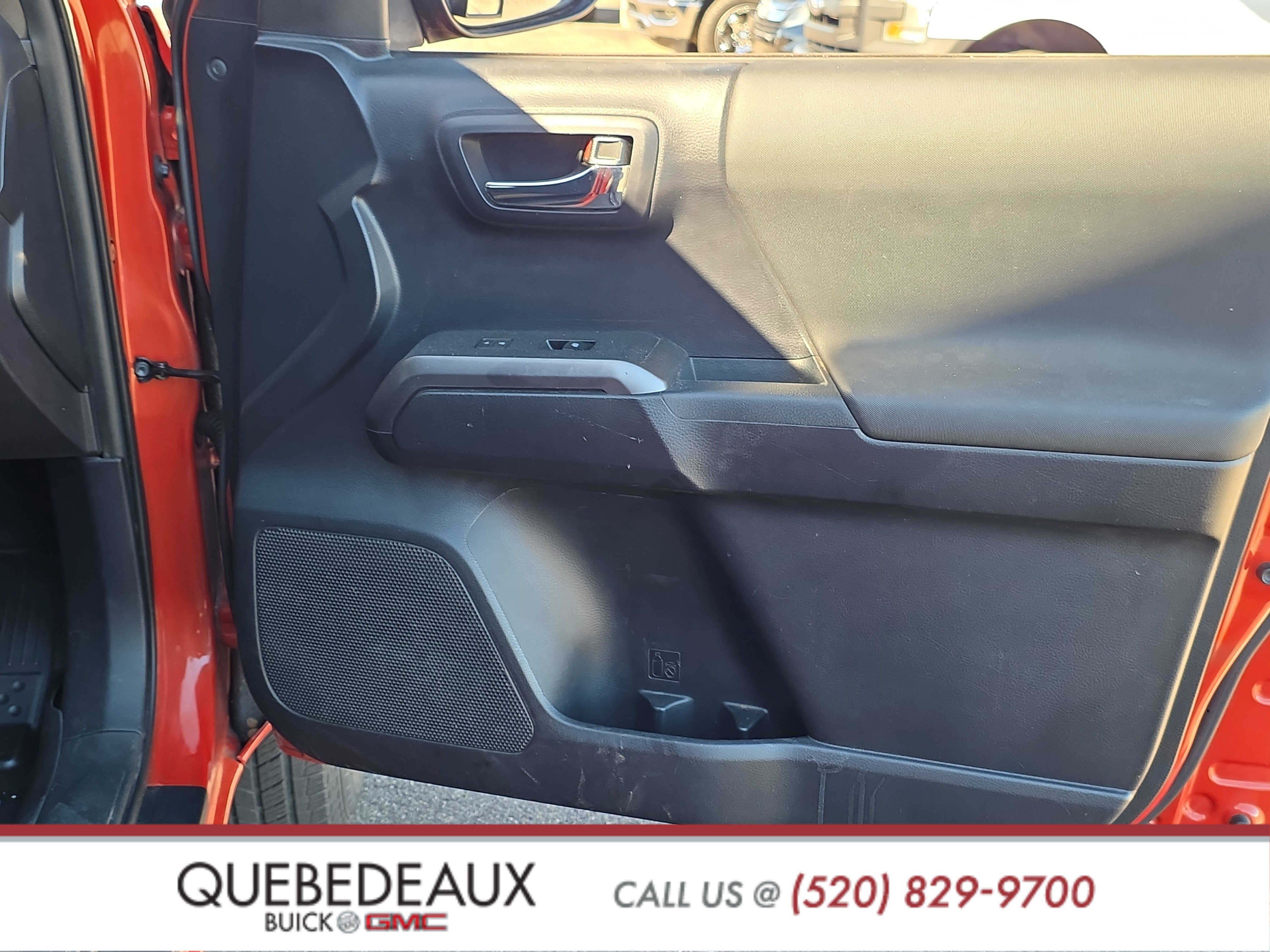 Used 2018 Toyota Tacoma TRD Off-Road w/ Technology Package image 30