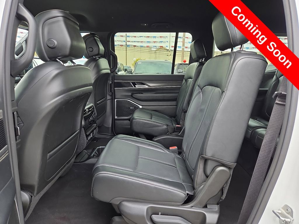 Used 2024 Jeep Wagoneer Series II AWD/4WD image 10
