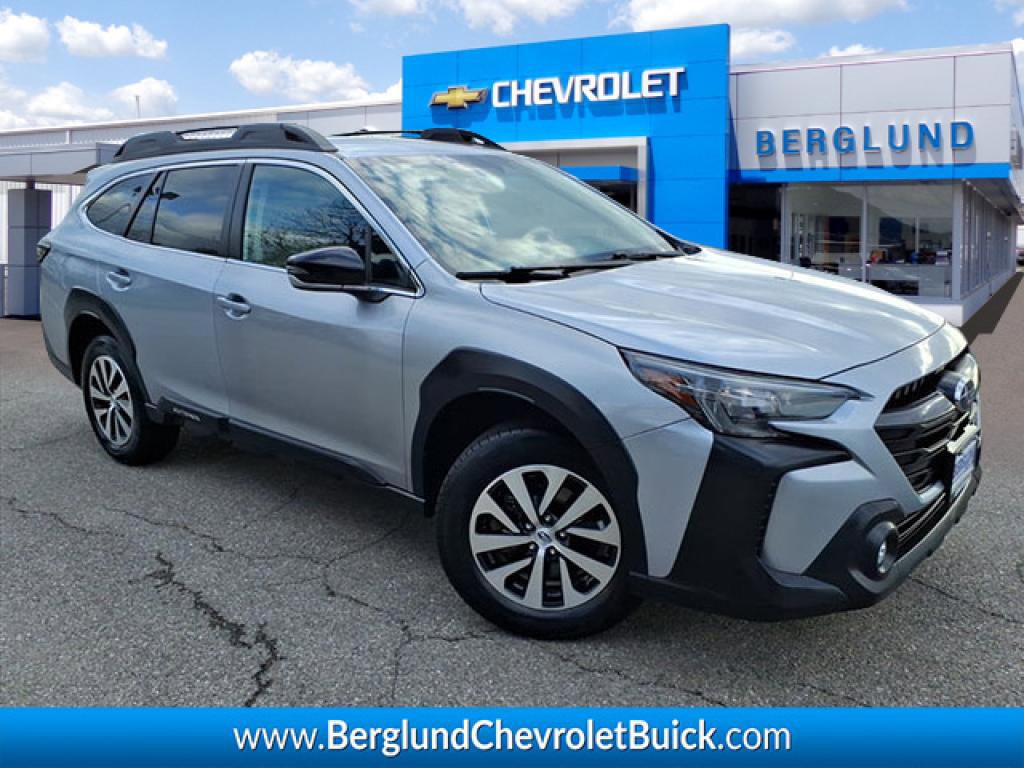 Used 2023 Subaru Outback Premium image 1