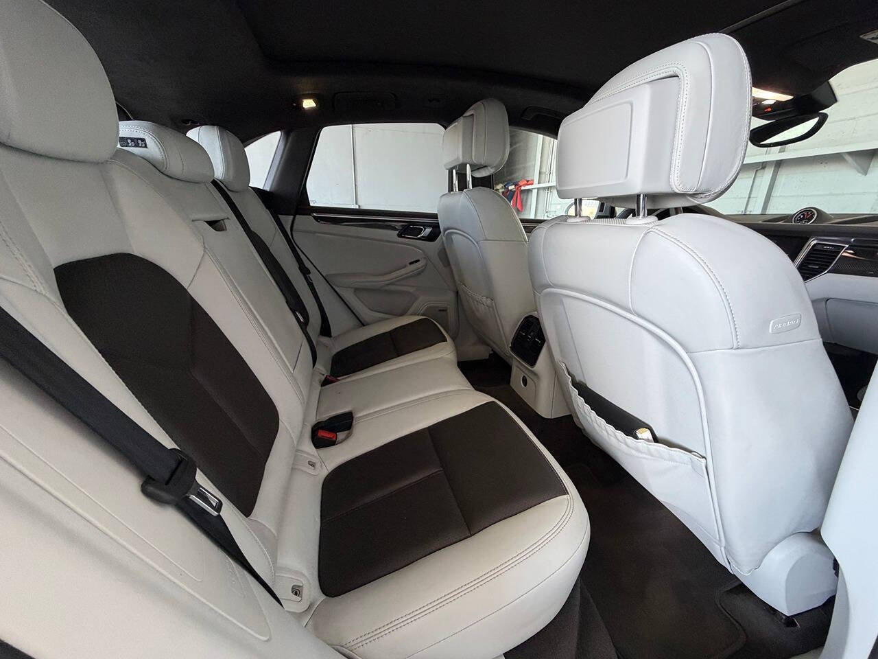 Used 2018 Porsche Macan Turbo AWD/4WD image 25