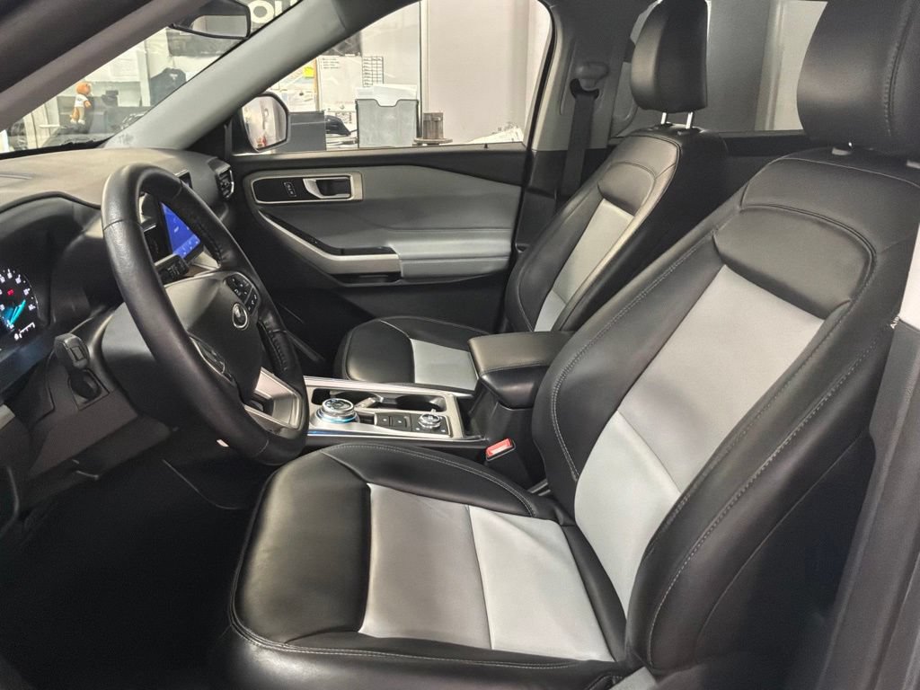 Used 2023 Ford Explorer XLT w/ Equipment Group 202A AWD/4WD image 15