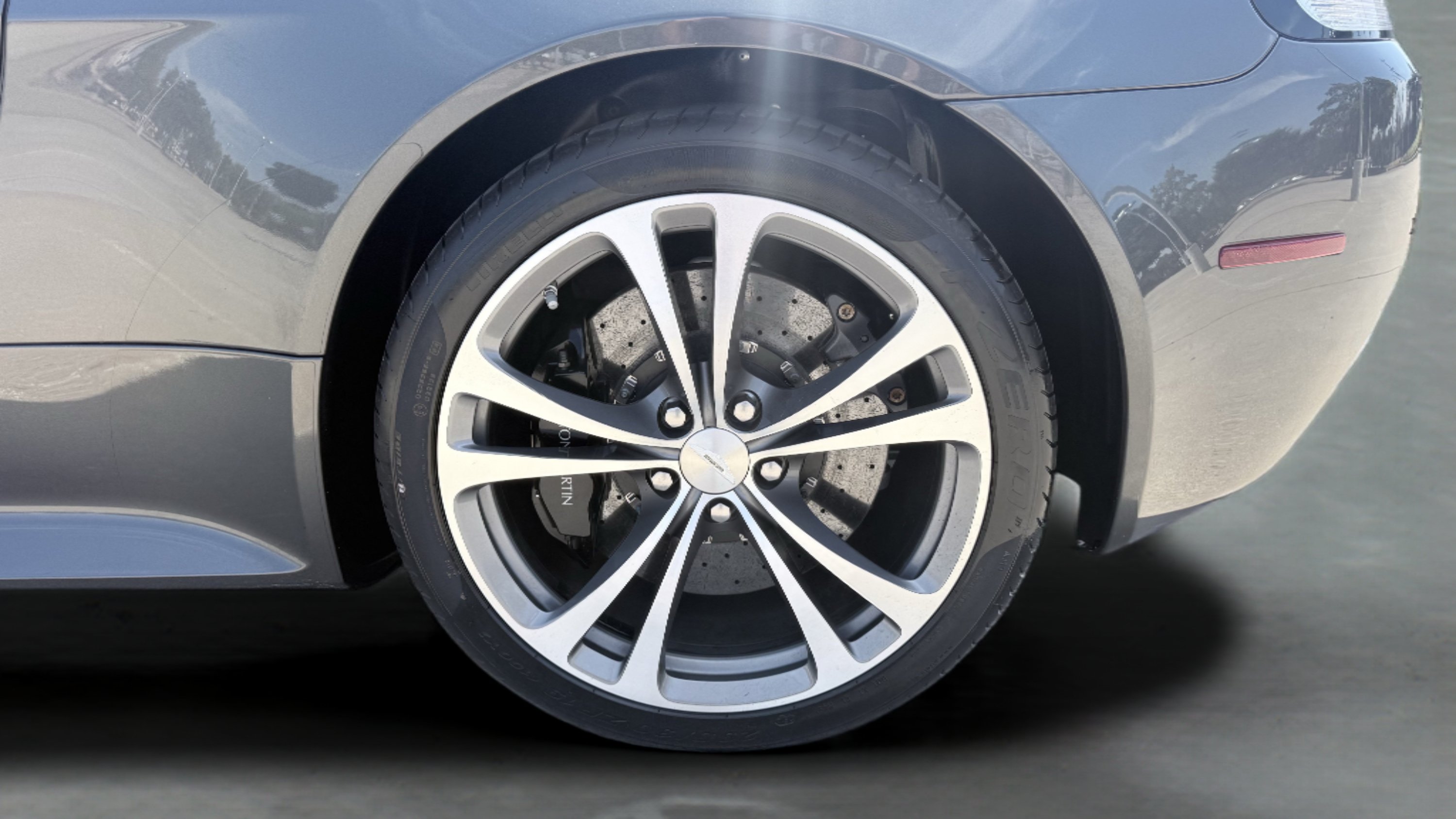 Used 2015 Aston Martin V12 Vantage S RWD image 14
