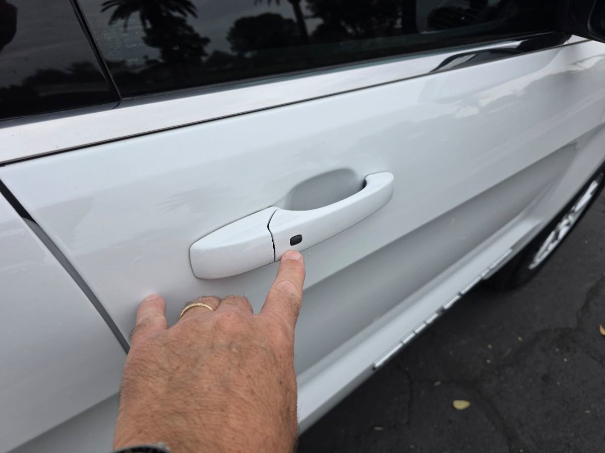 Used 2020 Jeep Grand Cherokee Laredo image 16