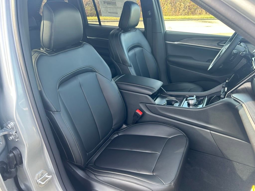 New 2025 Jeep Grand Cherokee Limited image 18