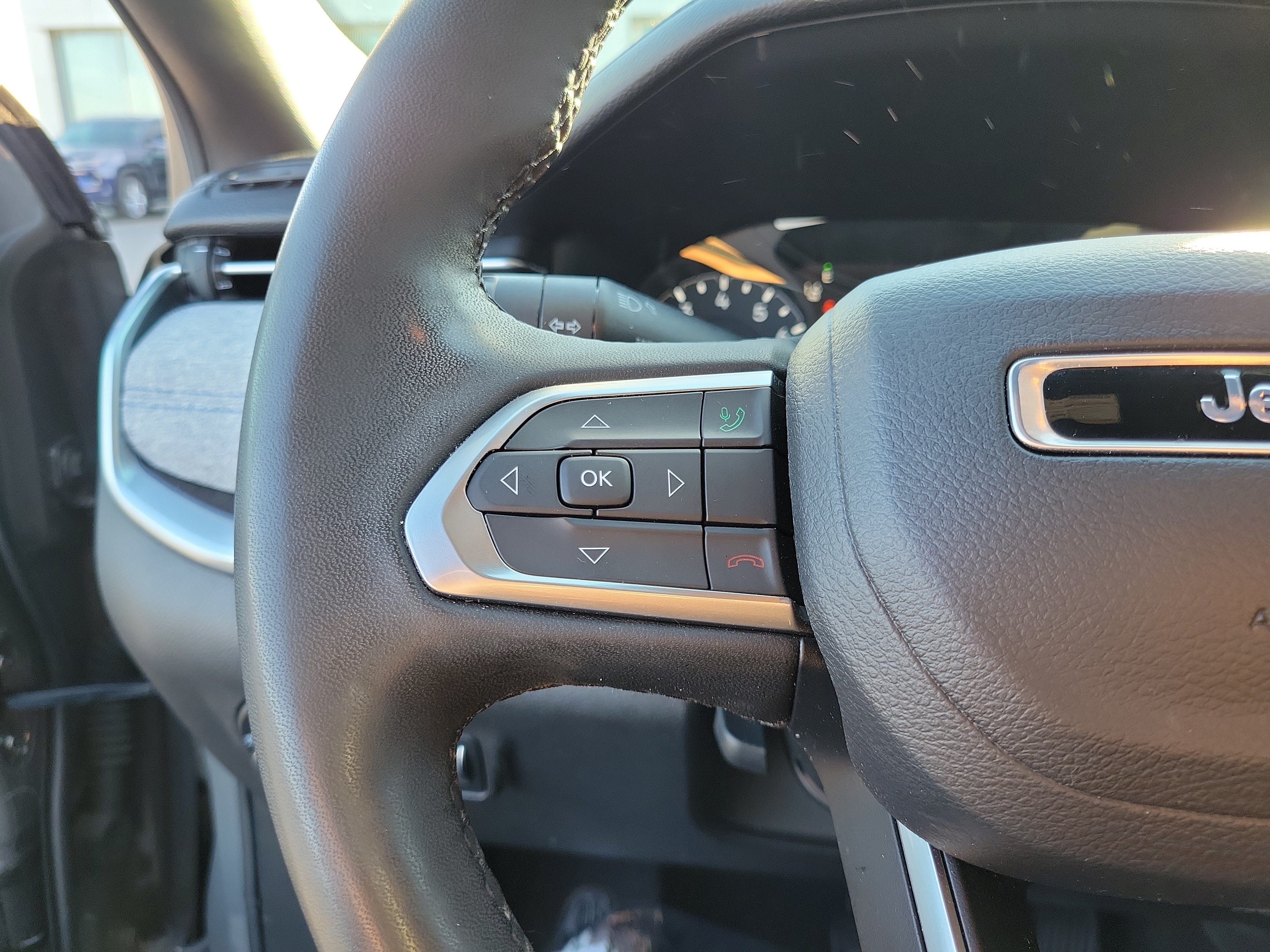 Used 2023 Jeep Compass Latitude w/ Convenience Group AWD/4WD image 22