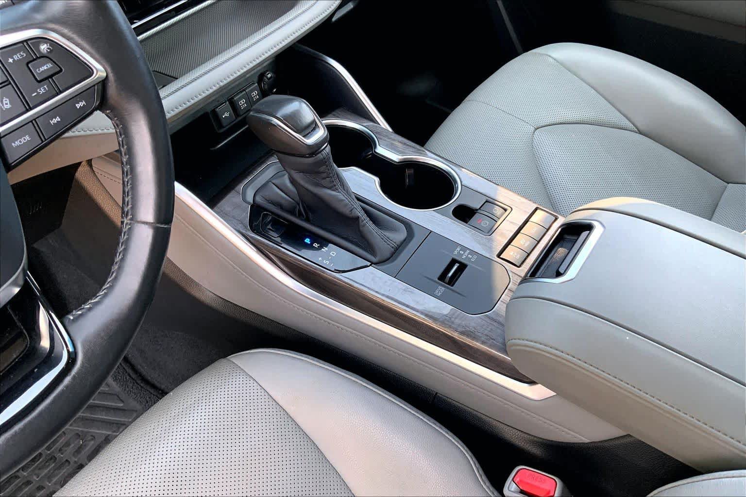 Used 2020 Toyota Highlander Platinum AWD/4WD image 42