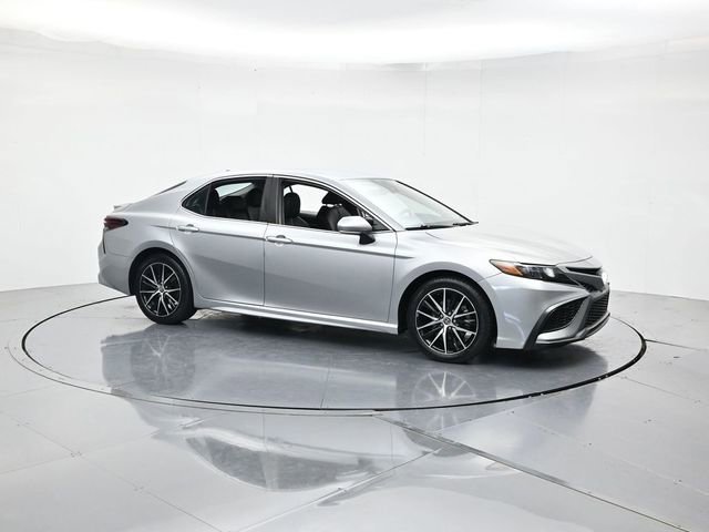 Used 2022 Toyota Camry SE FWD video 3