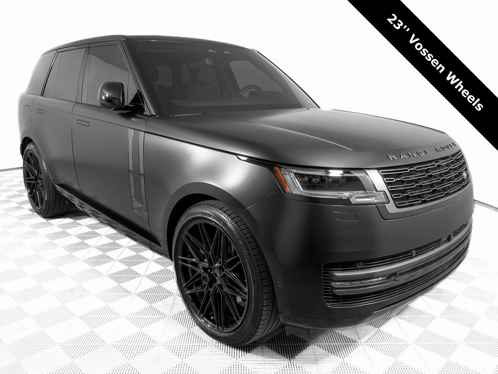 Used 2025 Land Rover Range Rover SE image 3