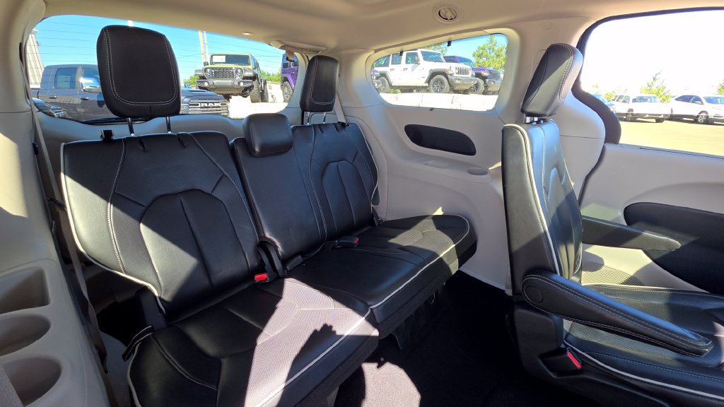Used 2023 Chrysler Pacifica Limited FWD image 15