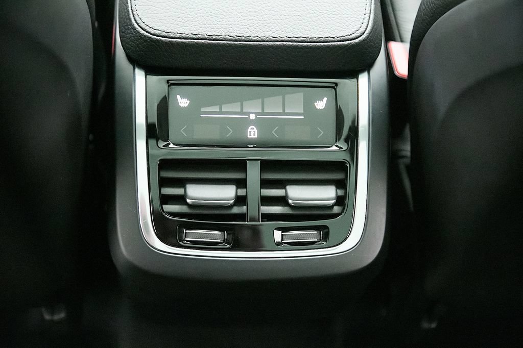 Used 2021 Volvo XC90 T6 Momentum AWD/4WD image 23