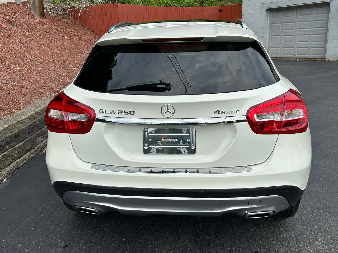 Used 2017 Mercedes-Benz GLA 250 4MATIC w/ Premium Package image 4