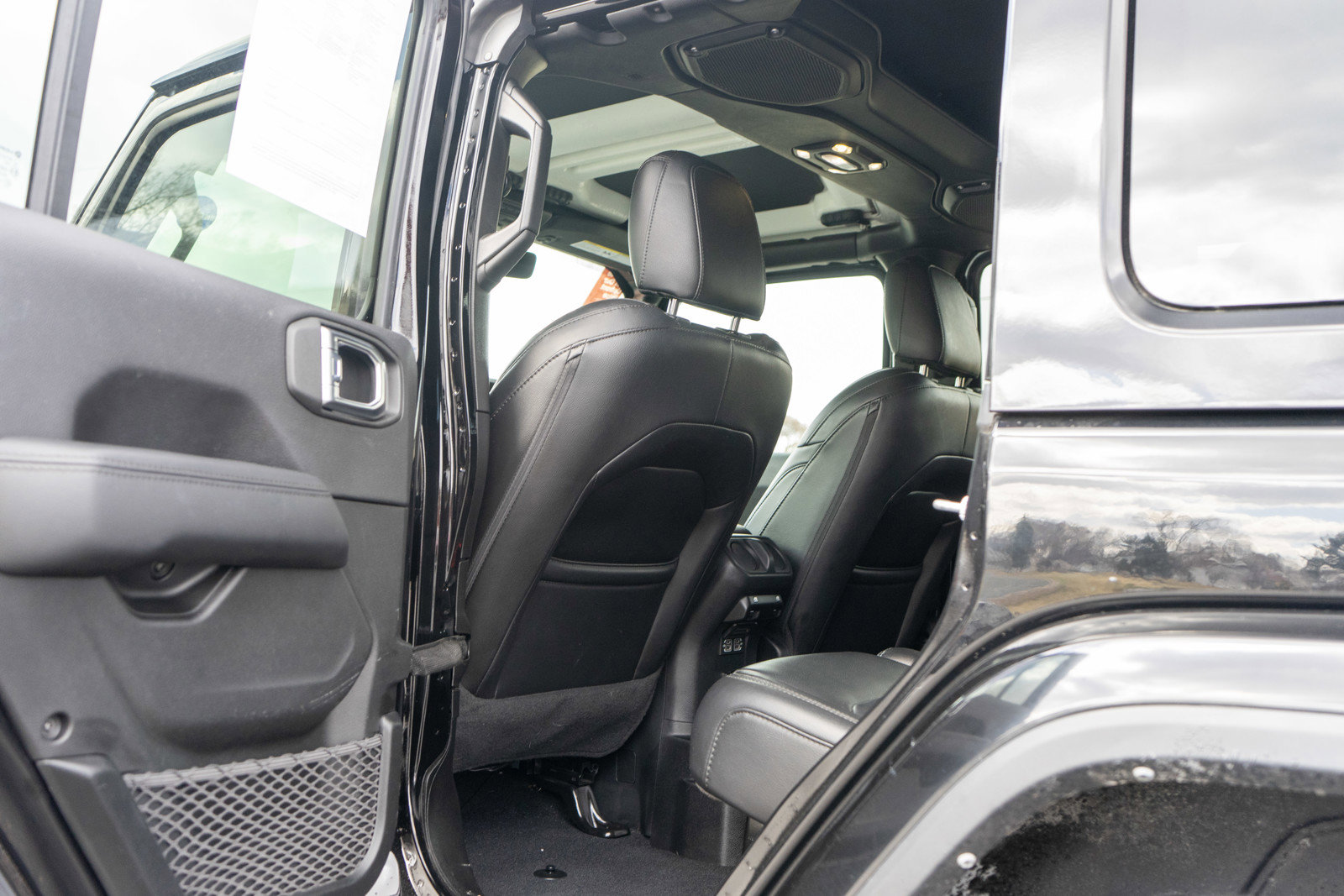 Used 2022 Jeep Wrangler Unlimited Sahara image 28