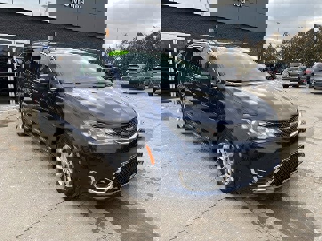 Certified 2017 Chrysler Pacifica Touring-L image 1