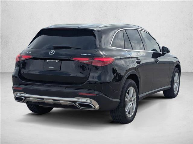 Used 2025 Mercedes-Benz GLC 300 4MATIC image 5
