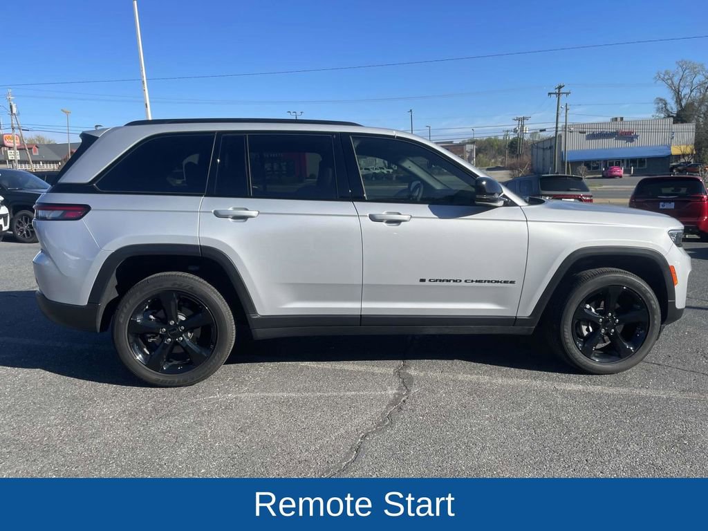 Certified 2025 Jeep Grand Cherokee Altitude image 10