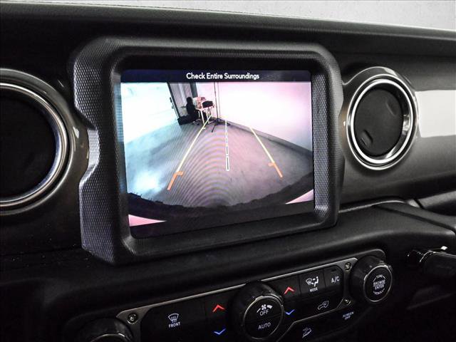 Used 2018 Jeep Wrangler Unlimited Sahara image 14