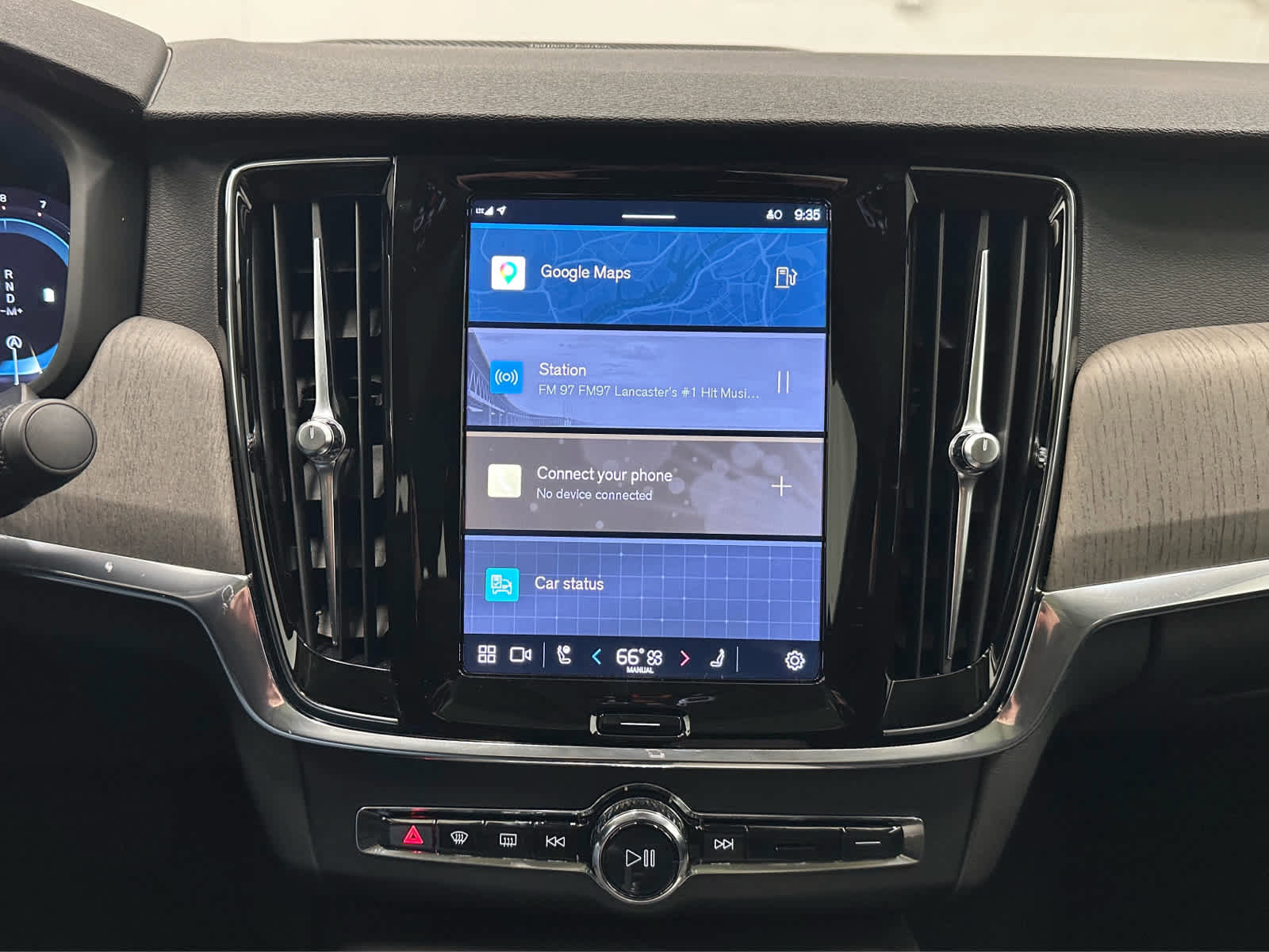 Used 2023 Volvo S90 B6 Plus AWD/4WD image 32