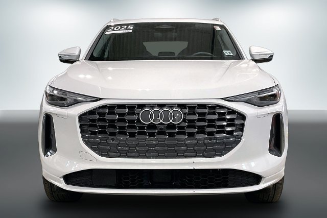 Used 2025 Audi Q5 Premium Plus w/ Premium Plus AWD/4WD image 3