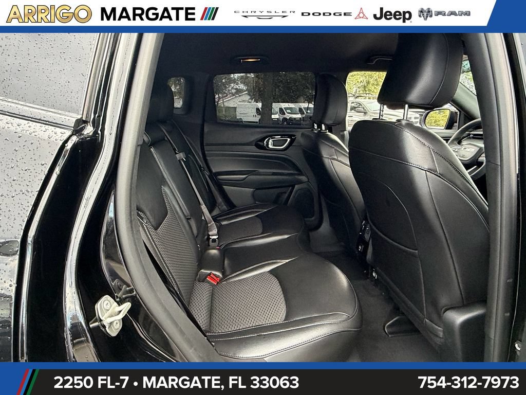 Used 2023 Jeep Compass Latitude AWD/4WD image 16