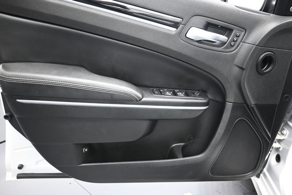 Used 2023 Chrysler 300 S w/ Comfort Group RWD image 13