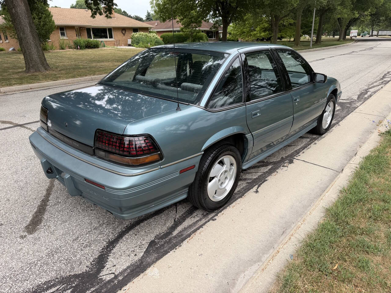 Used 1993 Pontiac Grand Prix LE FWD image 5